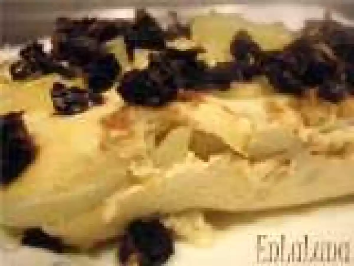 Pastel de tofu y cebolla con tomates secos y albahaca