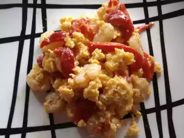 Receta Revuelto de gambas con pimientos del piquillo