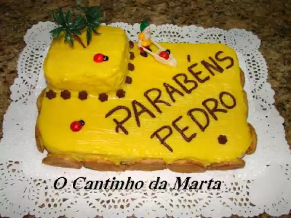 Receta Bolo colchão de noiva de chocolate e simples com creme