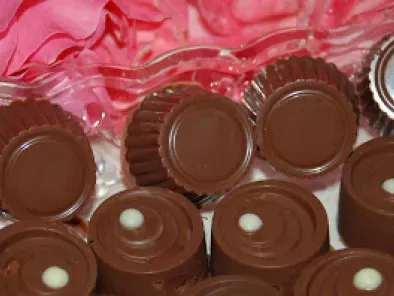 Receta Bombones rellenos de crema pétalos de rosa para un aniversario