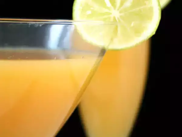 Receta Cóctel de cava, naranja y lima