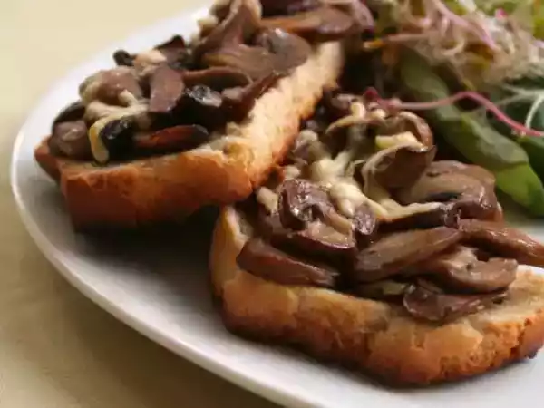 Receta Tostadas con hongos y queso boffard