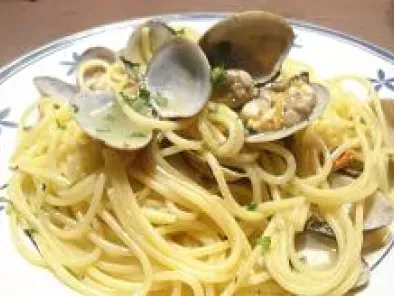 Receta Spaghetti alle vongole clásico (espaguetis con almejas, receta clásica)