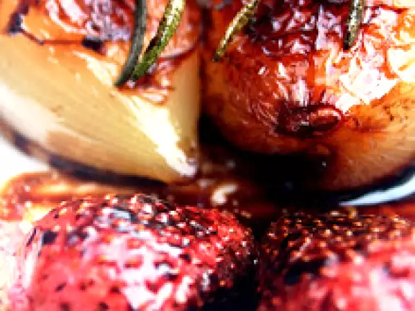 Receta Piruletas de cordero con cebollitas baby confitadas y fresas fritas