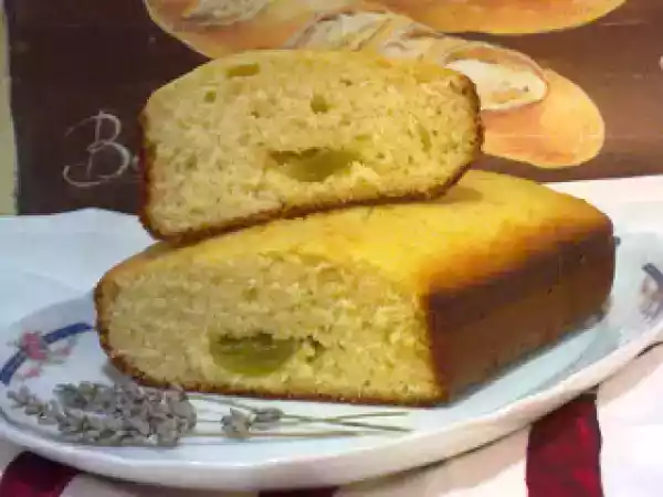 Receta Bizcocho de yogur al aroma de lavanda y frutas deshidratadas (panificadora moulinex)