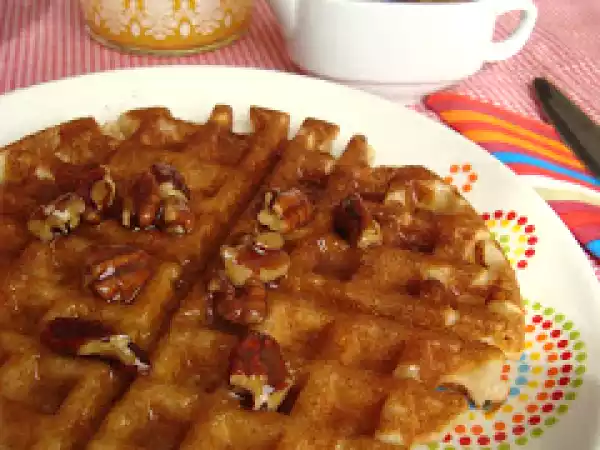 Receta Waffles con salsa de maple y nueces (gofres)