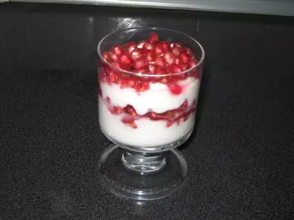Receta Granada con yogur