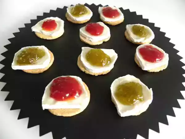 Receta Mini tostas de queso y mermelada