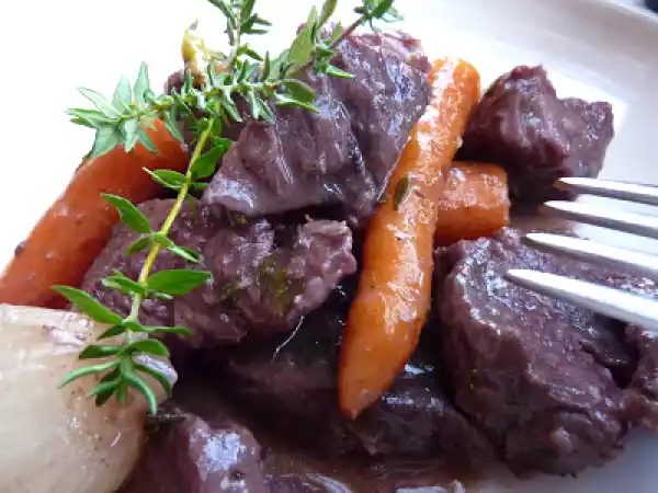 Receta Boeuf bourguignon sencillo para una cena en familia.