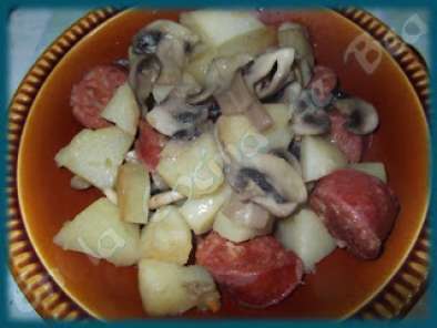 Receta Guiso de patatas con champiñones y chorizo