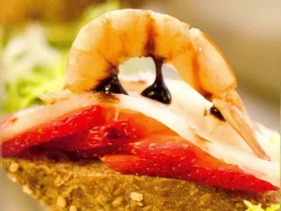 Receta Pincho de carpaccio de bacalao con fresas y langostino