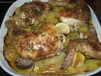 Receta Pollo asado al limón con patatas y cebolla.