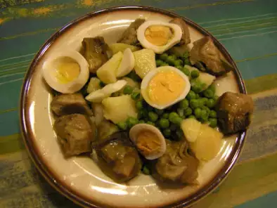 Receta Alcachofas y guisantes hervidos con patata y huevo