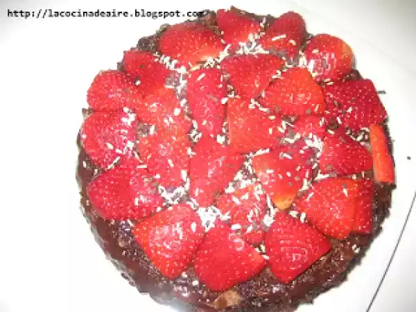 Receta Bizcocho de chocolate con almendras y fresas
