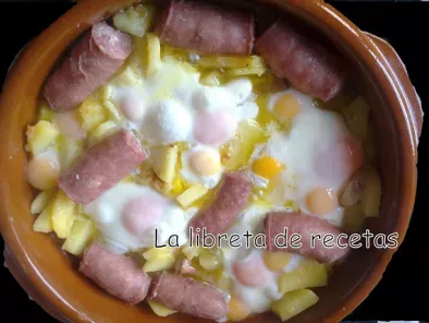Receta Cazuela de patatas huevos y longanizas