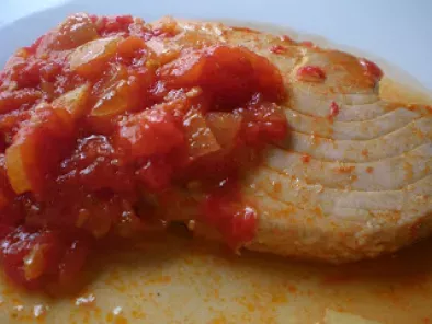 Receta Lomos de atún a la sidra con tomate