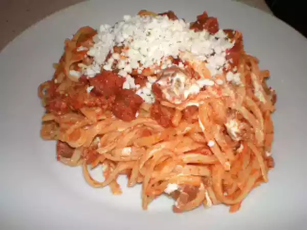 Receta Tallarines con chistorra y queso crema