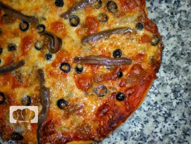 Receta Pizza de anchoas con salsa de nueces y gorgonzola