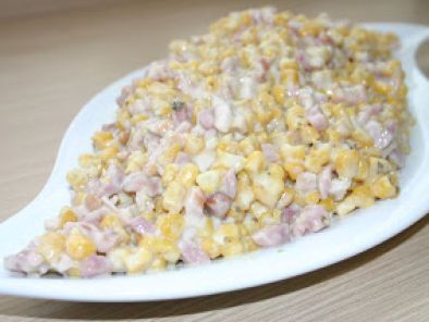 Receta Ensalada de bacon y maiz con salsa tártara.