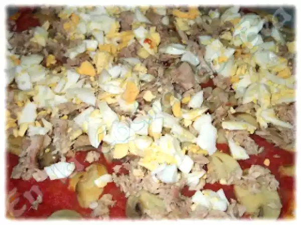 Receta Coca de tomate y atún