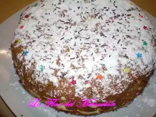 Receta Bizcocho de café relleno de mousse de bayleys