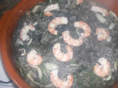 Receta Arroz negro con calamares, gambones y trigueros.