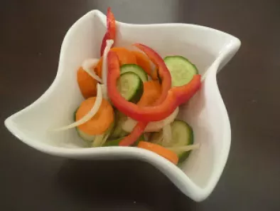 Receta Ensalada de verduras frescas con un toque de vinagre y azucar