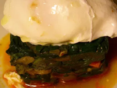 Receta Huevo poché sobre salteado de espinacas con chorizo de jaén