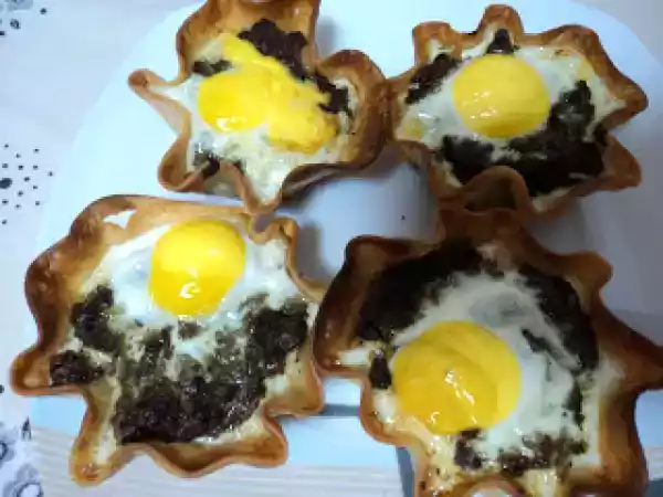 Receta Cestas de morcilla con huevo de codorniz