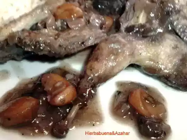 Receta Codornices con almendras en salsa de arandanos