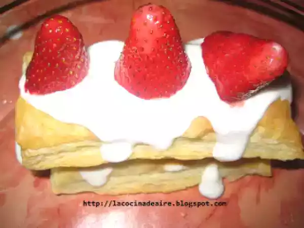 Receta Tarta de hojaldre con fresas y yogur