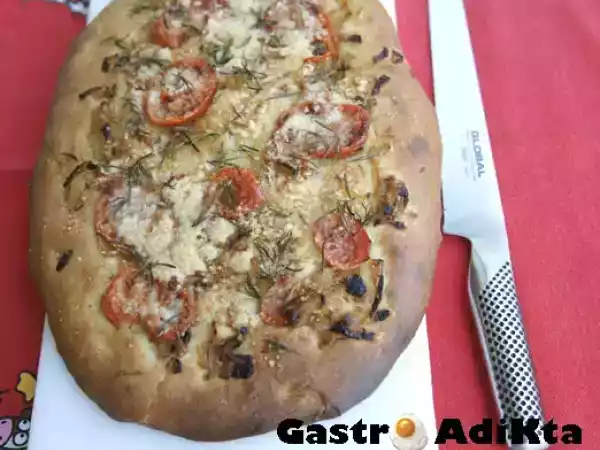 Receta Focaccia de cebolla caramelizada, tomate y romero - círculo salado whole kitchen