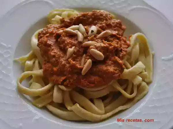 Receta Fetuccini caseros con pesto rojo