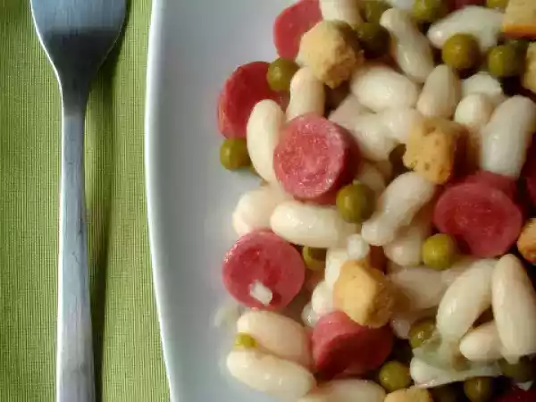 Receta Ensalada de alubias blancas con salchichas