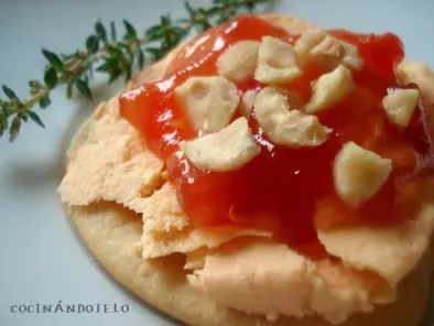 Receta Afuega´l pitu con mermelada de tomate y avellanas