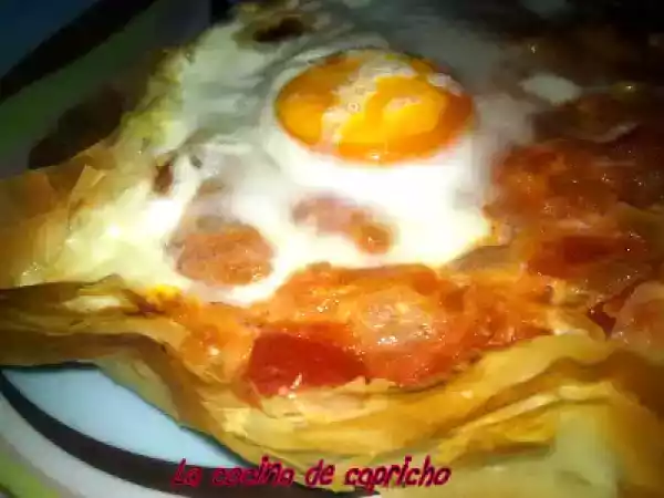 Receta Tarta de pasta philo rellena de tomate y huevo