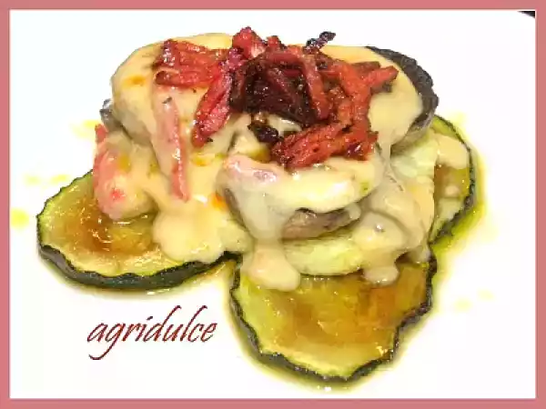 Receta Chips de calabacin y patatas con champiñon a la bechamel y crujiente de chorizo