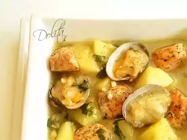 Receta Patatas guisadas con salmón y almejas