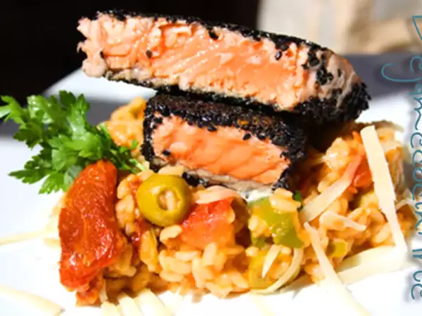 Receta Salmón con costra de sésamo y risotto