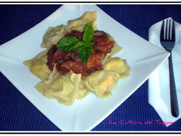 Receta Raviolis de pollo con salsa de vino tinto