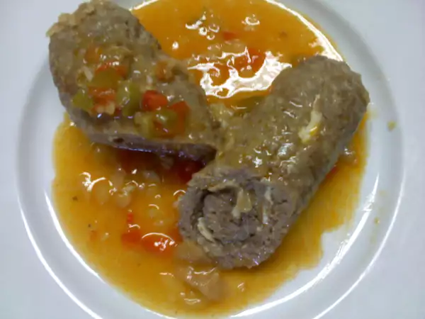 Receta Rollo de carne picada relleno de anchoas y queso de fundir