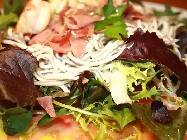 Receta Ensalada de gulas, jamón y langostinos