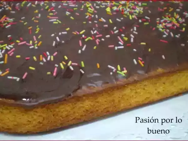 Receta Bizcocho de yogur con cobertura de chocolate (grande)