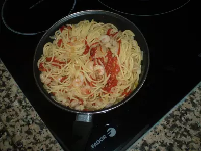Receta Espaguetis con gambas y pimientos