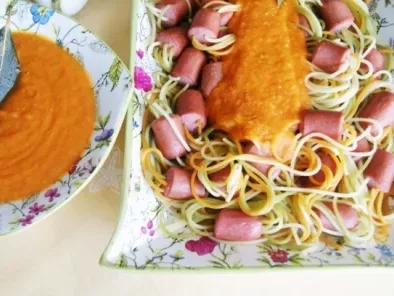 Receta Espaguetis con salchichas y tomate casero