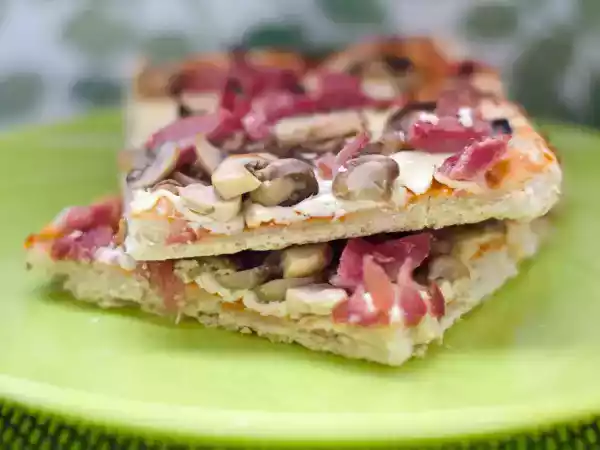 Receta Coca salada con jamón y champiñones