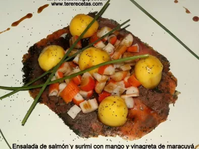 Receta Ensalada de salmón ahumado y surimi con mango y vinagreta de maracuyá.