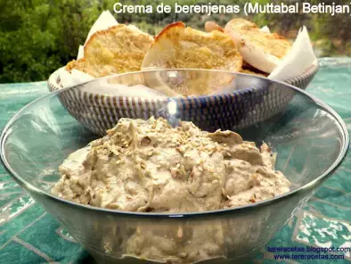 Crema de berenjenas, baba ganuj (en turco) o muttabal betinjan (en árabe)