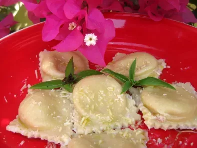 Receta Raviolis de pasta fresca rellenos de jamon serrano y queso (sin máquina)