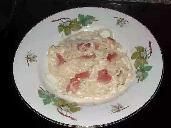 Receta Espaguettis con salsa de requesón y bacon